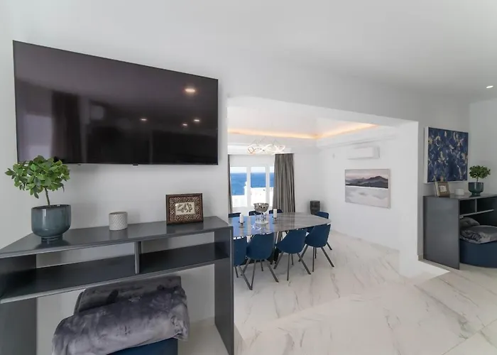 Casa Leon, Exceptional 6 Bed * Puerto del Carmen (Lanzarote)