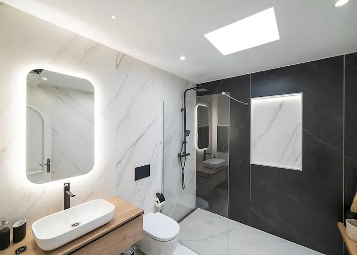 Casa Leon, Exceptional 6 Bed Puerto del Carmen (Lanzarote)