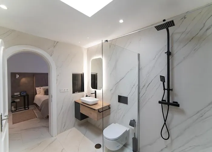 Casa Leon, Exceptional 6 Bed Puerto del Carmen (Lanzarote)