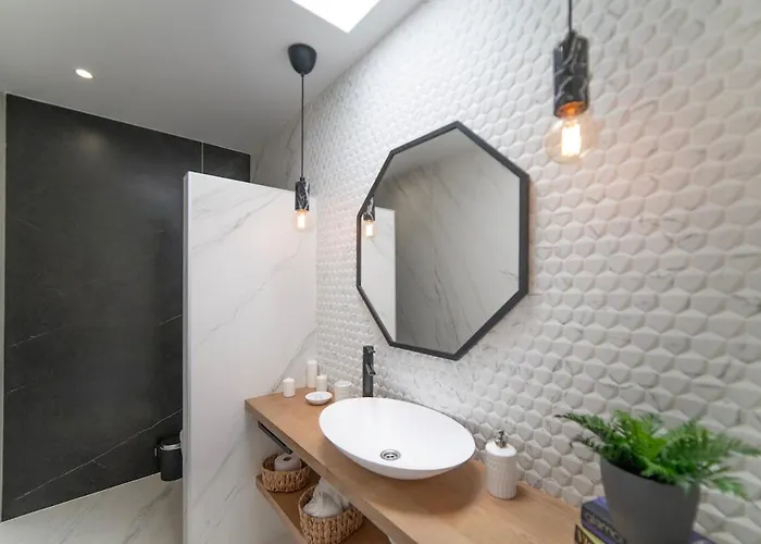 Villa Casa Leon, Exceptional 6 Bed Puerto del Carmen (Lanzarote)