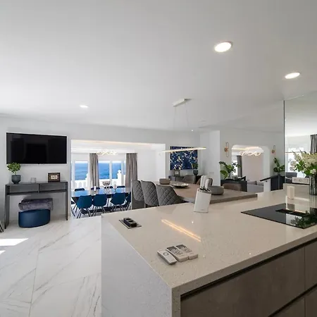 Casa Leon, Exceptional 6 Bed Villa Puerto del Carmen (Lanzarote)