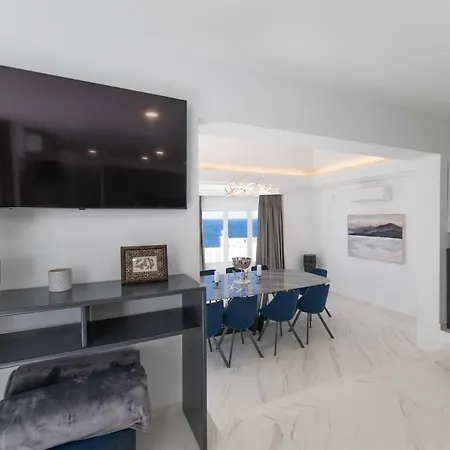 Casa Leon, Exceptional 6 Bed * Puerto del Carmen (Lanzarote)