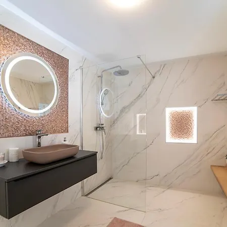 Willa Casa Leon, Exceptional 6 Bed Puerto del Carmen (Lanzarote)