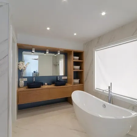 Casa Leon, Exceptional 6 Bed Willa Puerto del Carmen (Lanzarote)