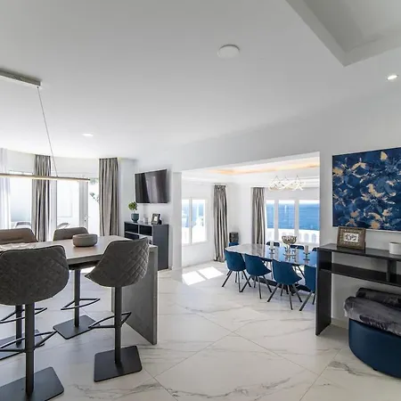 Casa Leon, Exceptional 6 Bed Puerto del Carmen (Lanzarote)