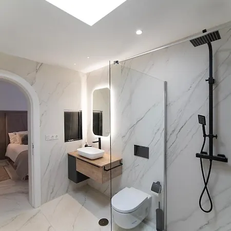 Casa Leon, Exceptional 6 Bed Puerto del Carmen (Lanzarote)