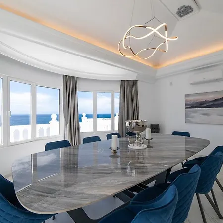 Casa Leon, Exceptional 6 Bed * Puerto del Carmen (Lanzarote)