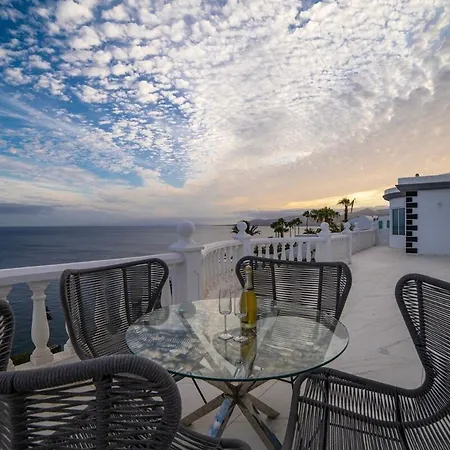 Casa Leon, Exceptional 6 Bed Puerto del Carmen (Lanzarote)