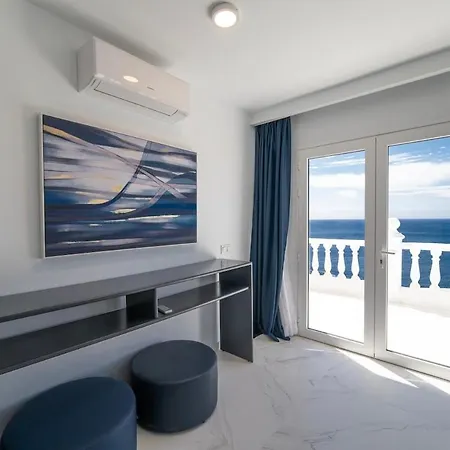 Casa Leon, Exceptional 6 Bed Puerto del Carmen (Lanzarote)