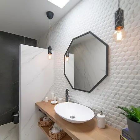 Villa Casa Leon, Exceptional 6 Bed Puerto del Carmen (Lanzarote)