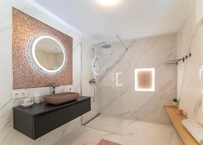 Villa Casa Leon, Exceptional 6 Bed Puerto del Carmen (Lanzarote)