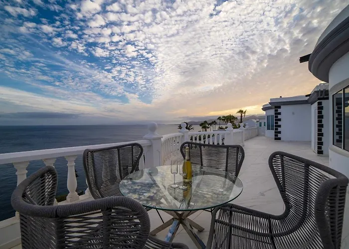 Casa Leon, Exceptional 6 Bed Puerto del Carmen (Lanzarote)