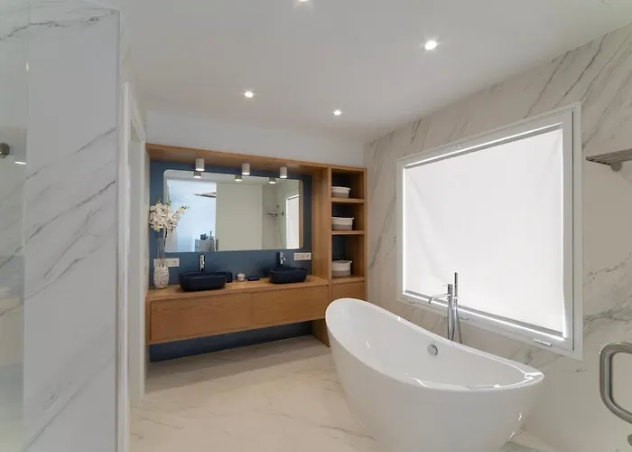 Casa Leon, Exceptional 6 Bed Villa Puerto del Carmen (Lanzarote)