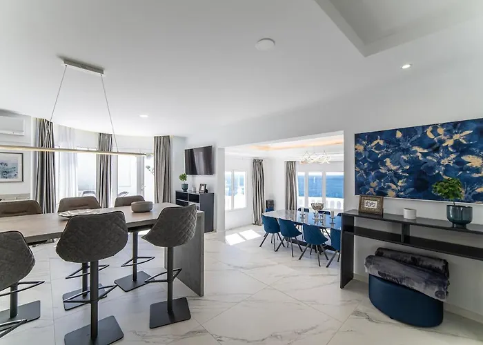 Casa Leon, Exceptional 6 Bed Puerto del Carmen (Lanzarote)