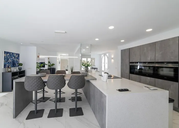 Casa Leon, Exceptional 6 Bed Puerto del Carmen (Lanzarote)