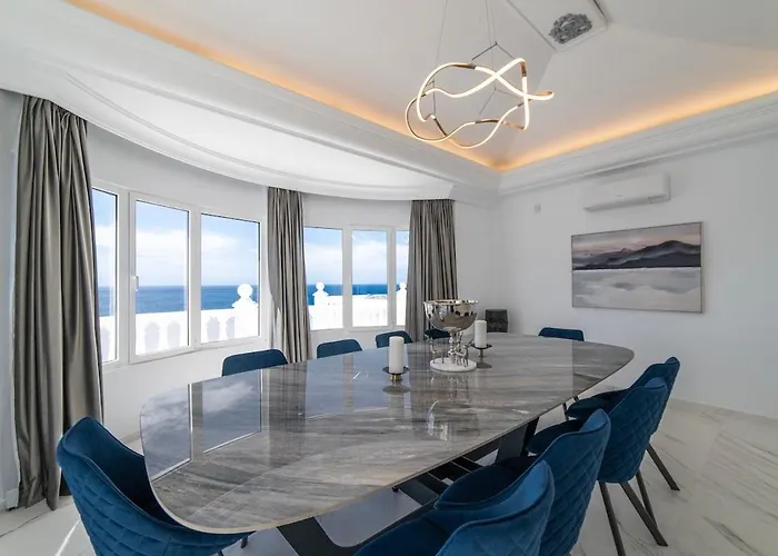 Casa Leon, Exceptional 6 Bed * Puerto del Carmen (Lanzarote)